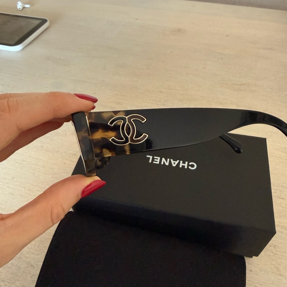 Chanel rectangular sunglasses - Picture 9 of 9